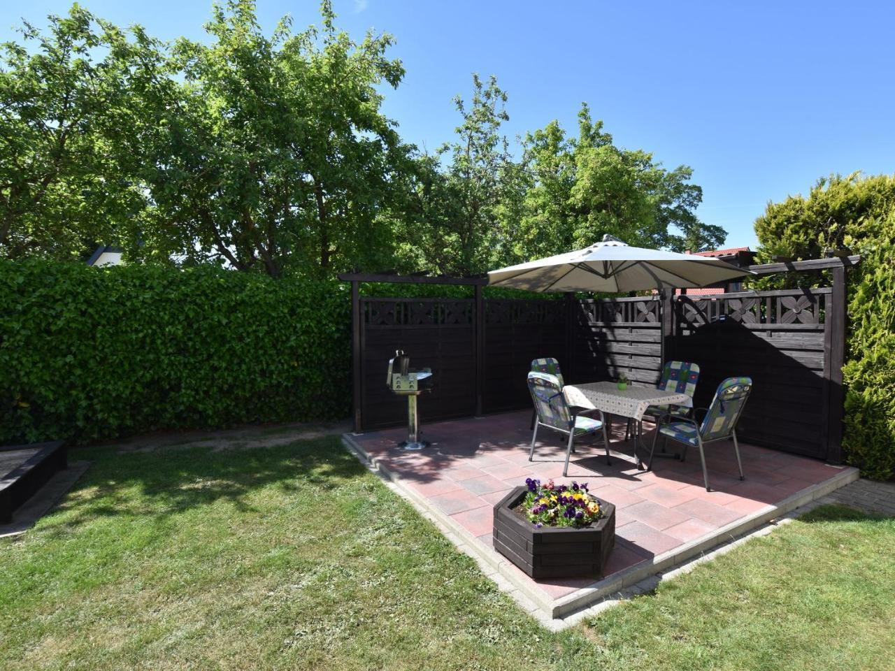 Spacious Holiday Home In Krusenhagen With Garden Екстериор снимка